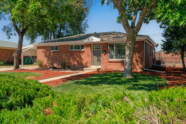 2507 Zion St in Aurora, CO - Foto de edificio - Building Photo