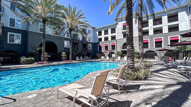 1801 E Katella Ave, Unit 2114 in Anaheim, CA - Foto de edificio - Building Photo