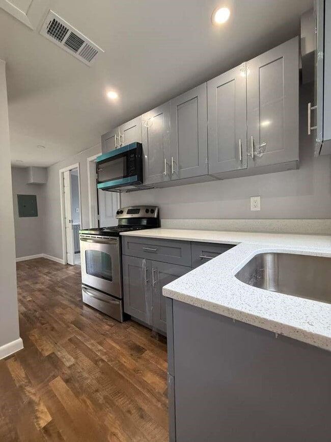 4265 SW 62nd Ave in Davie, FL - Building Photo - Building Photo