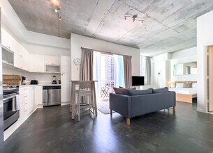 133 NE 2nd Ave in Miami, FL - Building Photo - Building Photo