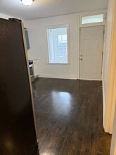 4872 W Homer St, Unit 1st Floor in Chicago, IL - Foto de edificio - Building Photo