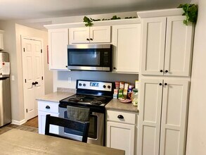 59 West St, Unit A in Vernon, CT - Foto de edificio - Building Photo