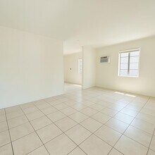 649 W 4th St in Riviera Beach, FL - Building Photo - Building Photo
