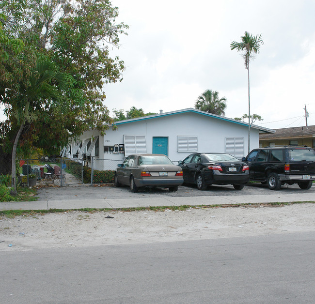 203 NW 11th Ave in Fort Lauderdale, FL - Building Photo - Building Photo