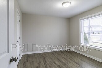 111 Kingsridge Dr in La Vergne, TN - Building Photo - Building Photo