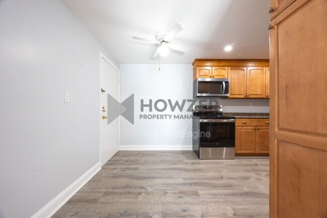 307 W Main St in Barnstable, MA - Building Photo - Building Photo