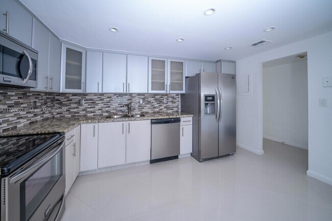 19390 Collins Ave, Unit 1507 in Sunny Isles Beach, FL - Foto de edificio - Building Photo