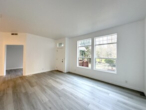 110 Puyallup Dr in Elma, WA - Building Photo - Building Photo