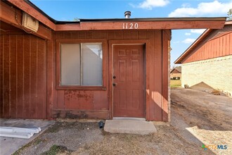 1120 Hazelton St in San Marcos, TX - Foto de edificio - Building Photo