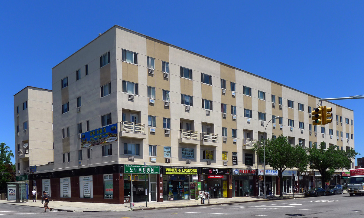 150-07 Nothern Blvd in Flushing, NY - Foto de edificio