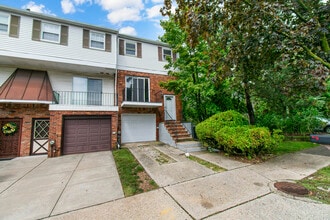 1630 Forest Hill Rd in Staten Island, NY - Foto de edificio - Building Photo