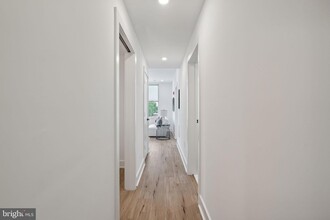 139 W Chelten Ave, Unit 411 in Philadelphia, PA - Foto de edificio - Building Photo