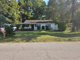 2128 Yarbrough St in Montgomery, AL - Building Photo