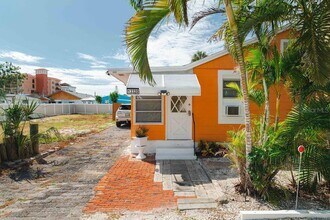 13320 2nd St E in Madeira Beach, FL - Building Photo - Building Photo