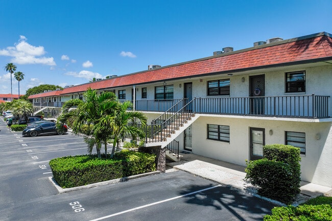 Riverview Manor in Cocoa Beach, FL - Foto de edificio - Building Photo