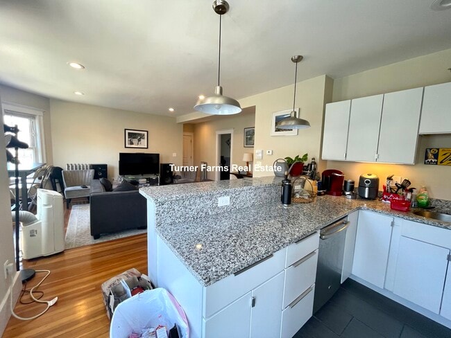 102 Morrison Ave, Unit 2 in Somerville, MA - Building Photo - Building Photo