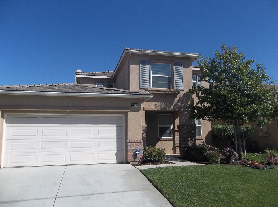 29838 Tierra Shores Ln in Menifee, CA - Foto de edificio