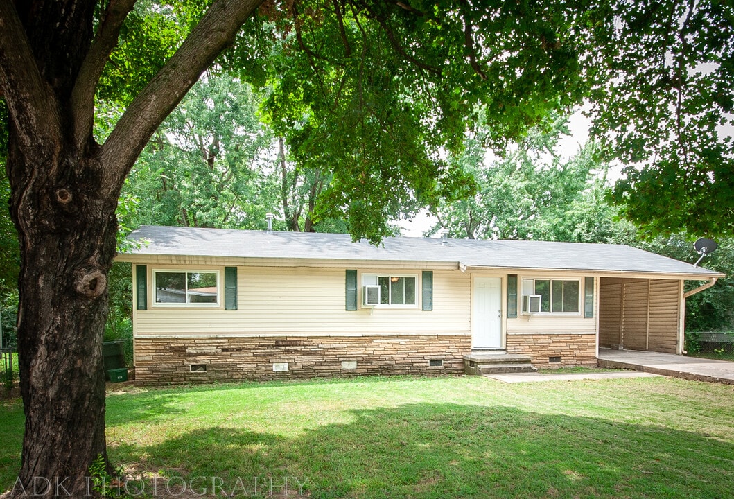 113 E Bertha St in Fayetteville, AR - Building Photo