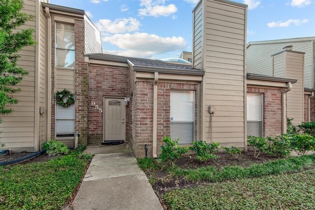 property at 955 Memorial Village Dr