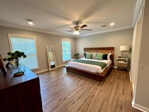 206 Pine Creek Ave-Unit -N206 in Holbrook, NY - Foto de edificio - Building Photo
