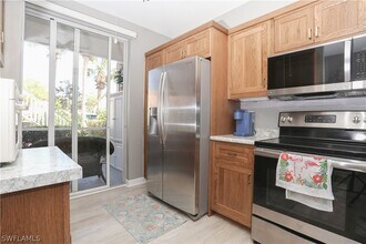 2265 Hidden Lake Dr in Naples, FL - Building Photo - Building Photo