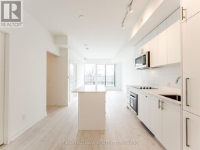 181-181 Sheppard Ave E in Toronto, ON - Building Photo - Building Photo