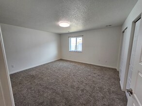 4013 Bradney Ave in Cheyenne, WY - Foto de edificio - Building Photo