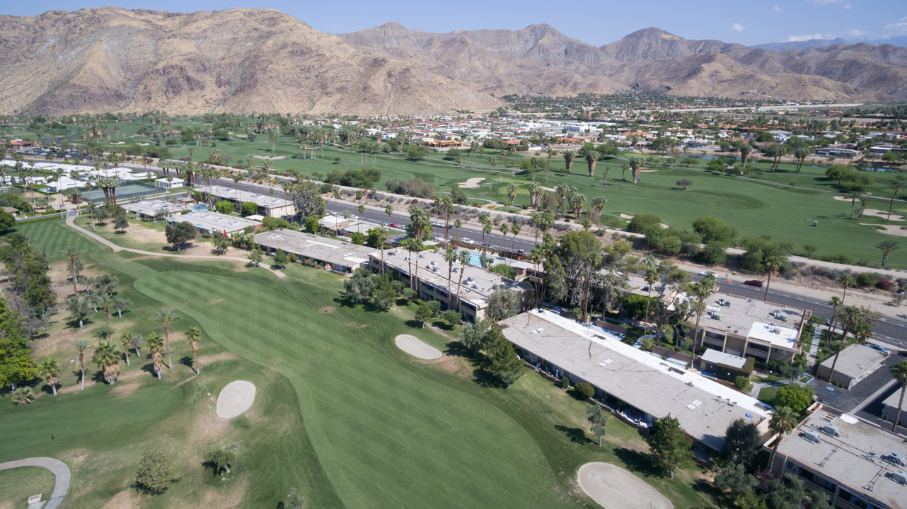 Canyon Villas Place in Palm Springs, CA - Building Photo