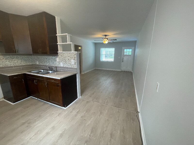 5213 Spruce Ave in West Palm Beach, FL - Building Photo