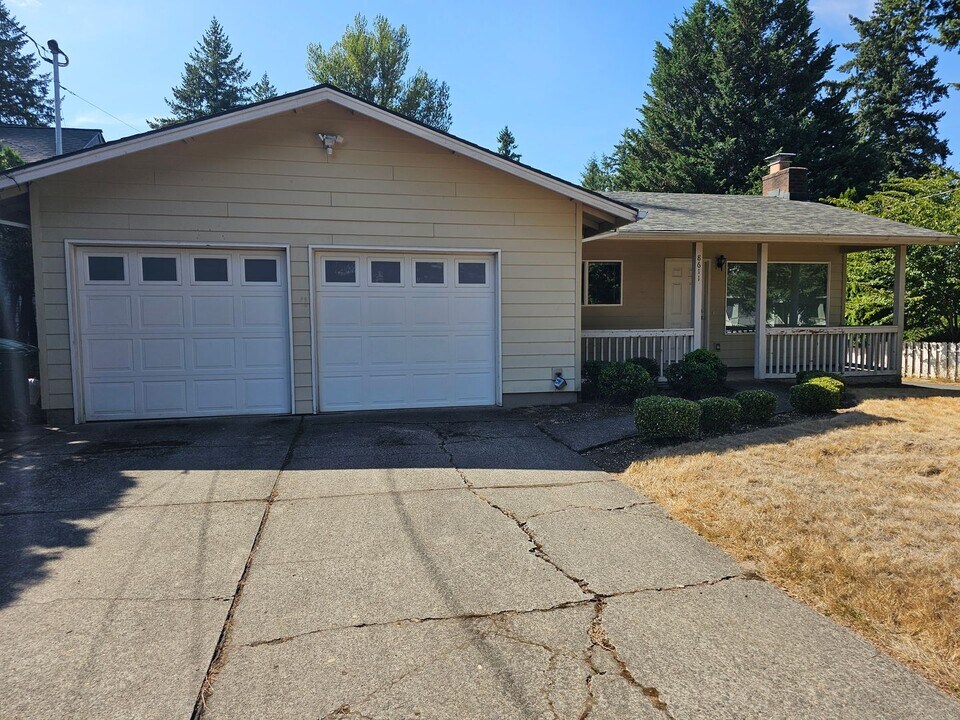 8611 SW 41st Ave in Portland, OR - Building Photo