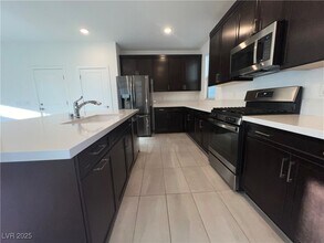 549 Everett Ridge Ave in North Las Vegas, NV - Foto de edificio - Building Photo