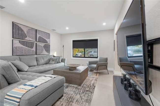 425 NE 25th St, Unit 3012 in Wilton Manors, FL - Building Photo - Building Photo