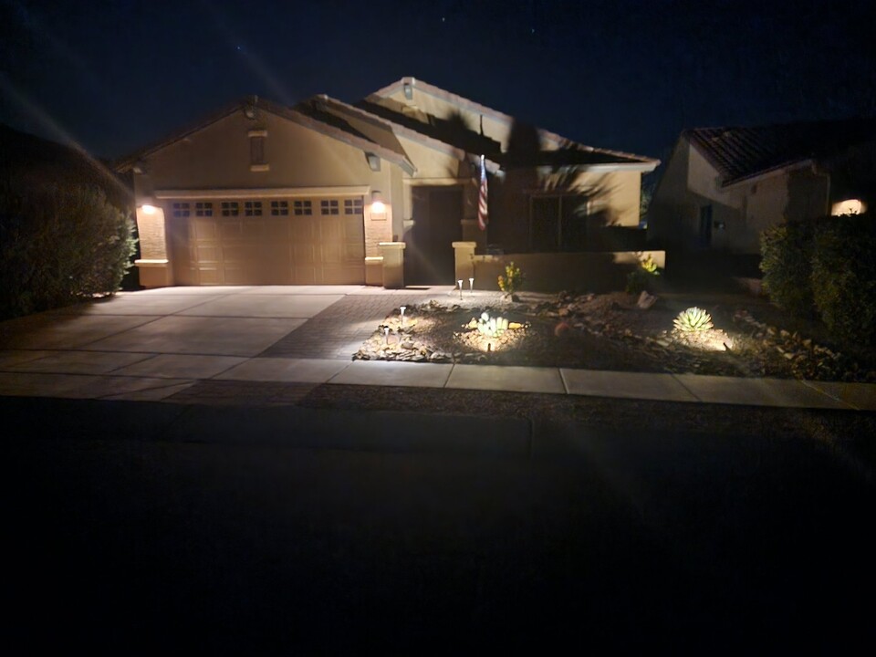 13962 E Huppenthal Blvd in Vail, AZ - Building Photo