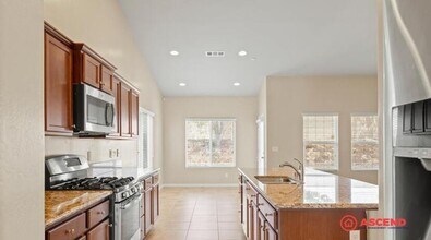 13508 Sunlight Star St in Bakersfield, CA - Building Photo - Building Photo