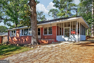 2064 Gober Ave SE in Smyrna, GA - Building Photo - Building Photo