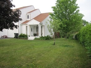 8 Cindy Way in Cohoes, NY - Building Photo - Building Photo