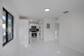 10362 SW 180th St-Unit -3 in Miami, FL - Building Photo - Building Photo