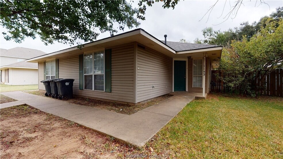 1143 Oney Hervey Dr in College Station, TX - Building Photo