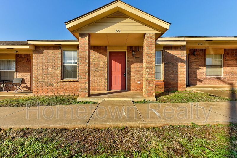 721 S Locust St in Guthrie, OK - Foto de edificio