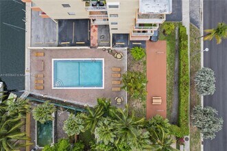 3545 NE 167th St in Miami, FL - Building Photo - Building Photo