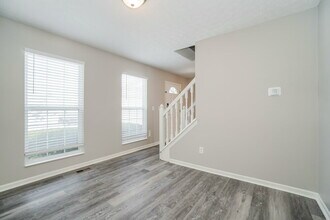 7377 Winchester Cathedral Ct in Canal Winchester, OH - Foto de edificio - Building Photo