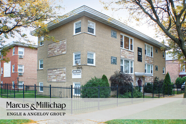 5925 W Fullerton Ave in Chicago, IL - Building Photo - Building Photo