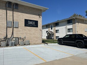 1315 Oakland Rd NE in Cedar Rapids, IA - Building Photo - Building Photo