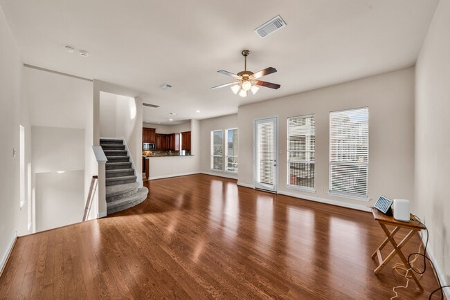 property at 1607 W Dallas St