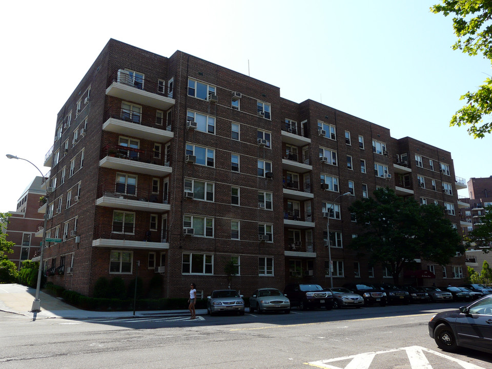 3720 Independence Ave in Riverdale, NY - Building Photo