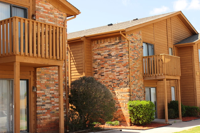 Crystal Pointe in Lawton, OK - Building Photo - Building Photo