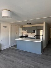 841 1/2 Lancaster Ave in Bryn Mawr, PA - Building Photo - Building Photo