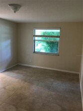 906 Homewood Dr in Brandon, FL - Building Photo - Building Photo