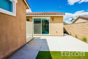 1734 Lorraine Dr in Corona, CA - Building Photo