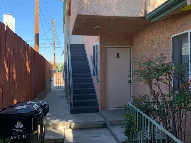 1533 W. 257th St. in Harbor City, CA - Foto de edificio - Building Photo